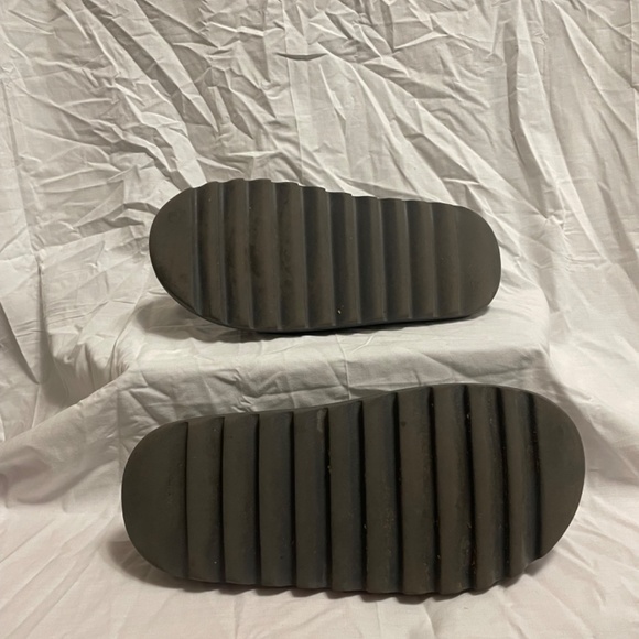 Yeezy slides granite size 14 - Picture 5 of 6